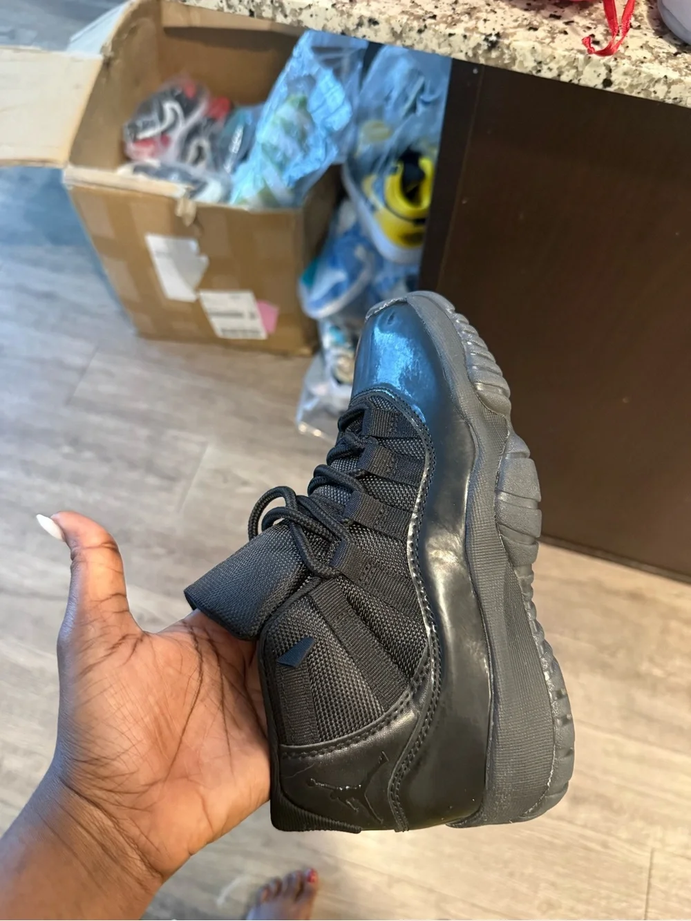 Men's Black Low-Top Athletic Sneakers